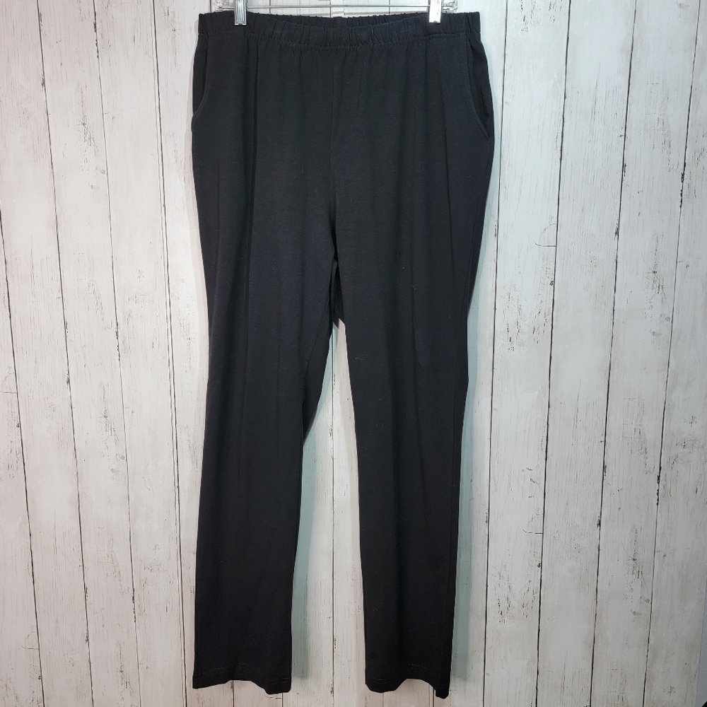 LL Bean Black Pants Pull On Stretch Waist Women's Size Large Casual Yoga Pants.